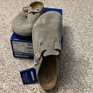 NWT Women's Taupe Suede Birkenstock Boston Shoes